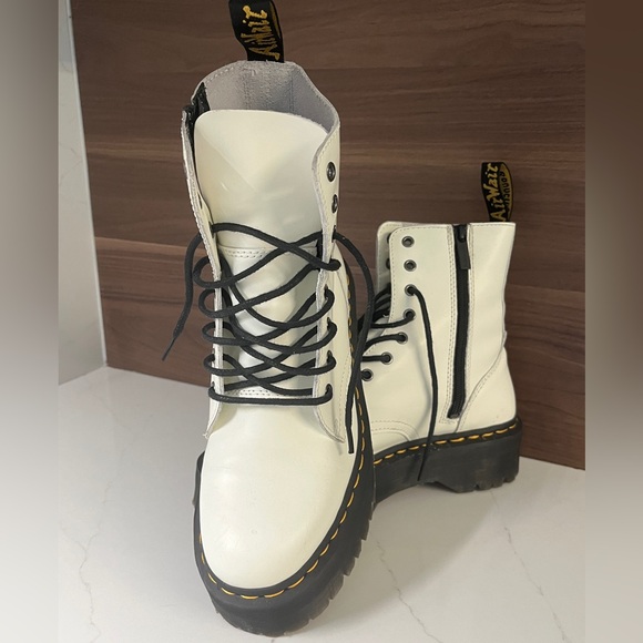 MINT like-new Dr. Martens Jadon 8-Eye White Boot Size 9 - Picture 2 of 11